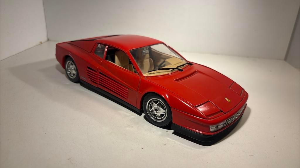 Ferrari testarossa red Bburago 1.18