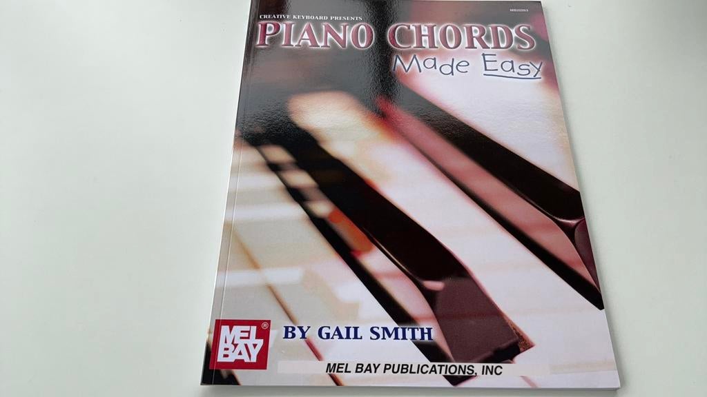Pianoboek chords made easy, akkoordenboek, Gail Smith NW, Klassiek, Nieuw, Ophalen of Verzenden, Artiest of Componist
