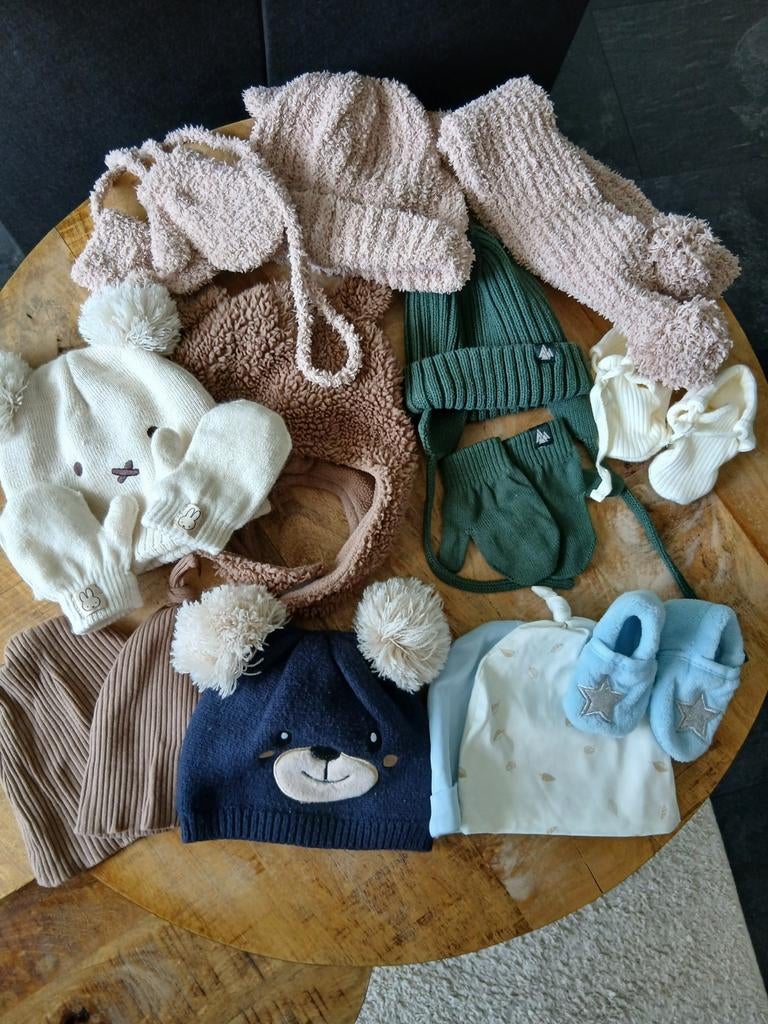 Verschillende mutsjes en wantjes, Ophalen, Maat 50, Jongetje of Meisje, Zo goed als nieuw