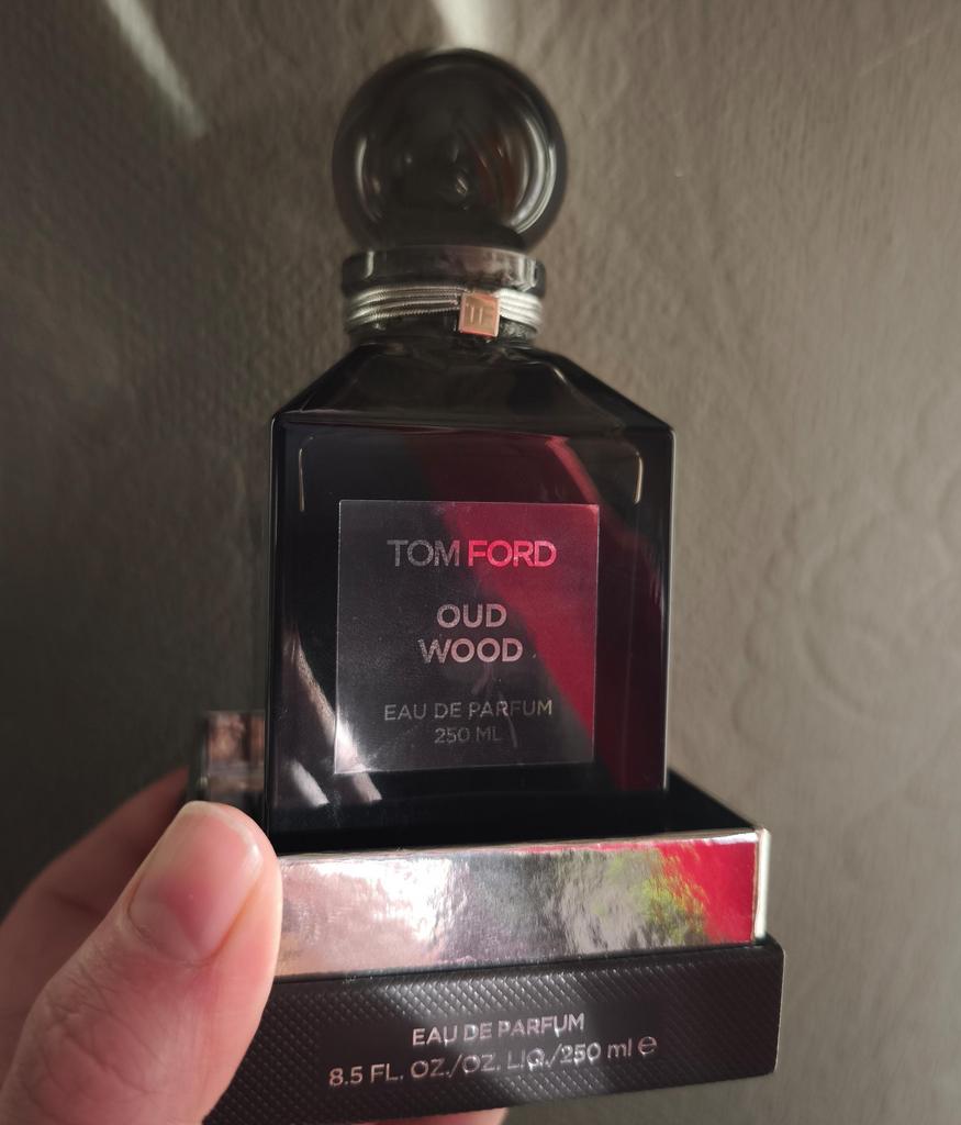 Tom Ford Oud Wood eau de parfum 250 ML., Ophalen of Verzenden, Zo goed als nieuw
