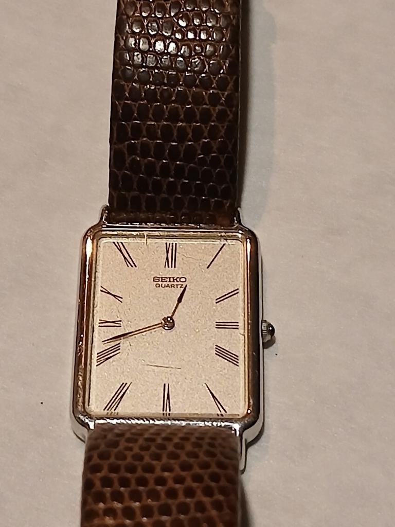 Zeldzame Seiko Tank! Herenhorloge met leren bandje, Antiek en Kunst, Antiek | Klokken, Ophalen of Verzenden