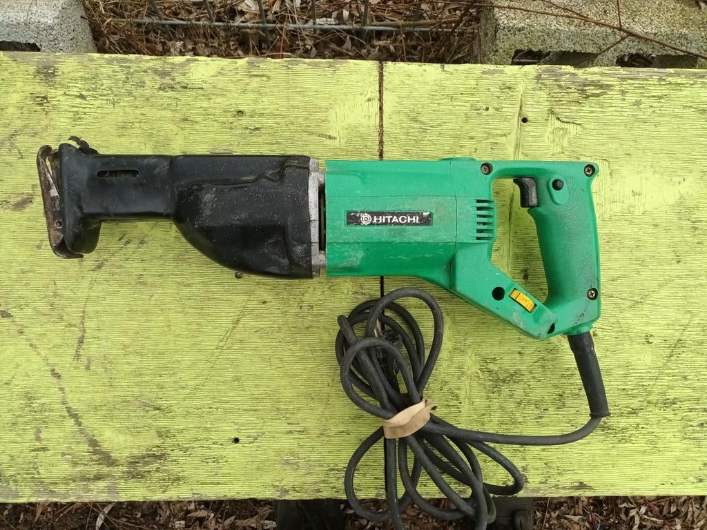Hitachi Reciprozaag - Krachtige Zaag voor Diverse Klussen, Gebruikt, 70 mm of meer, 600 tot 1200 watt, Ophalen of Verzenden