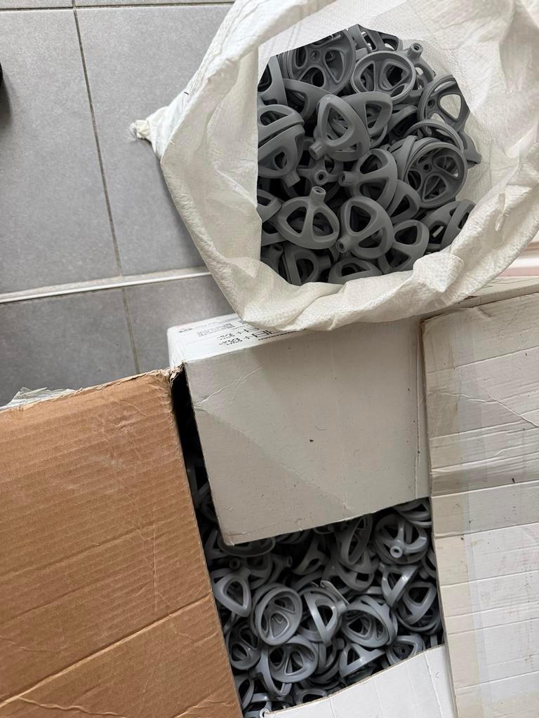 Rubi cyclone kapjes +/- 1200 stuks, Ophalen, Zo goed als nieuw