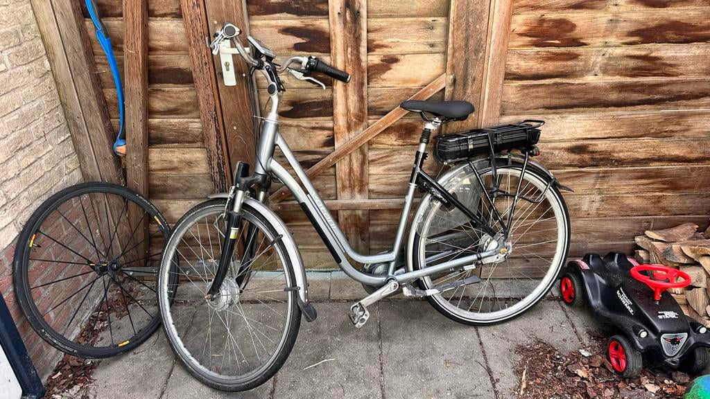 Elektrische fiets - Votani - Zilver - Gebruikt - defect, Fietsen en Brommers, Elektrische fietsen, Ophalen, Gebruikt, Overige merken