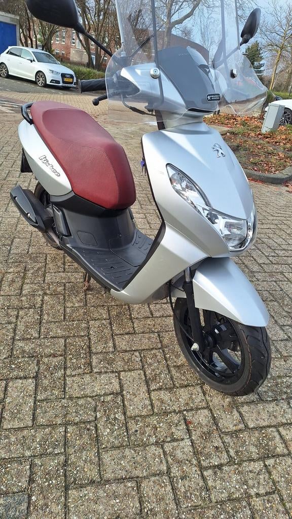 Super Mooie Peugeot kisbee 4takt scooter km stand 6839, Ophalen, Zo goed als nieuw, Benzine, Overige modellen