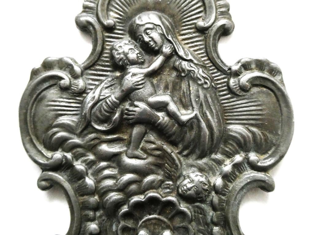 Tinnen wijwaterbakje met Maria Jezus en engel in reliëf tin, Ophalen of Verzenden