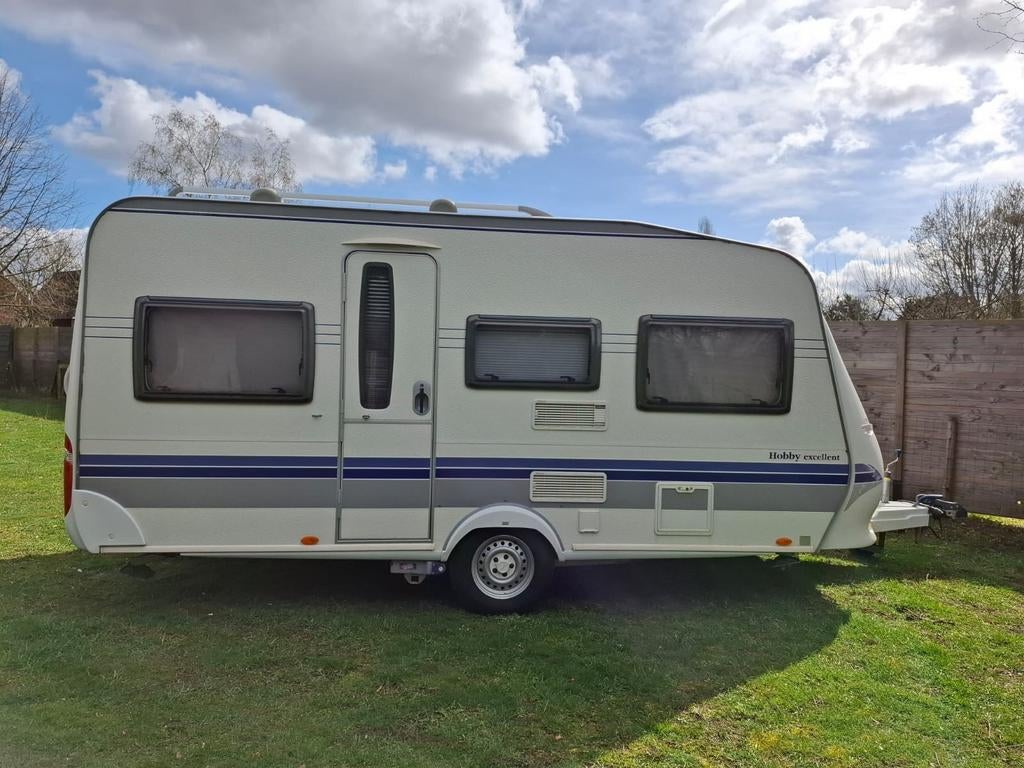 Hobby Excellent 450UF incl. Voortent, erker en luifeltent, Schokbreker, Vast bed, Hobby, 750 - 1000 kg