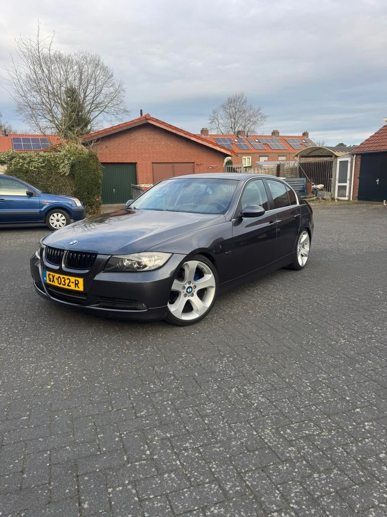 BMW 3-Serie 2.5 I 325 AUT 2005 Grijs, Auto's, Automaat, Achterwielaandrijving, Zwart, 2497 cc