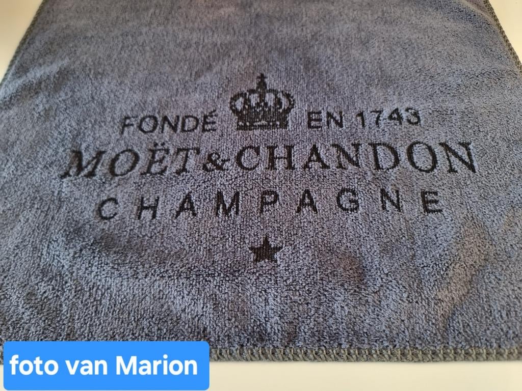 Moët & Chandon 3 stuks Gastendoekje - Nieuw, Ophalen of Verzenden, Nieuw, Grijs, Vierkant