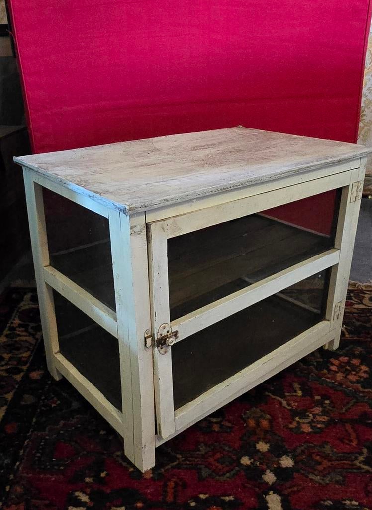 Oude Franse houten vliegenkast met plankje, Ophalen of Verzenden