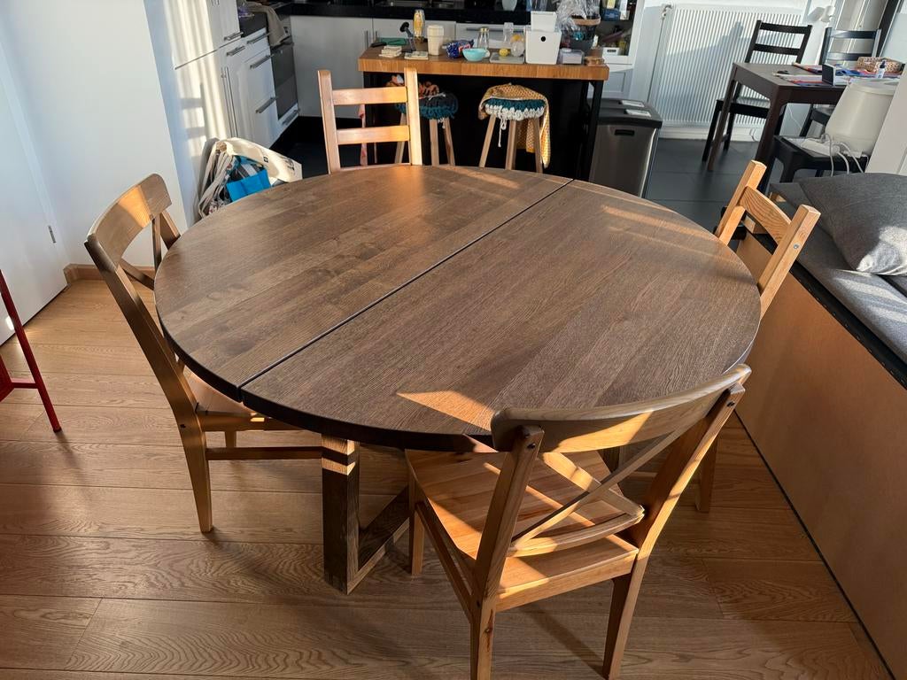 IKEA MÖRBYLÅNGA ronde eettafel met kleine kras + stoelen, Ophalen, Gebruikt, Rond, Vier personen
