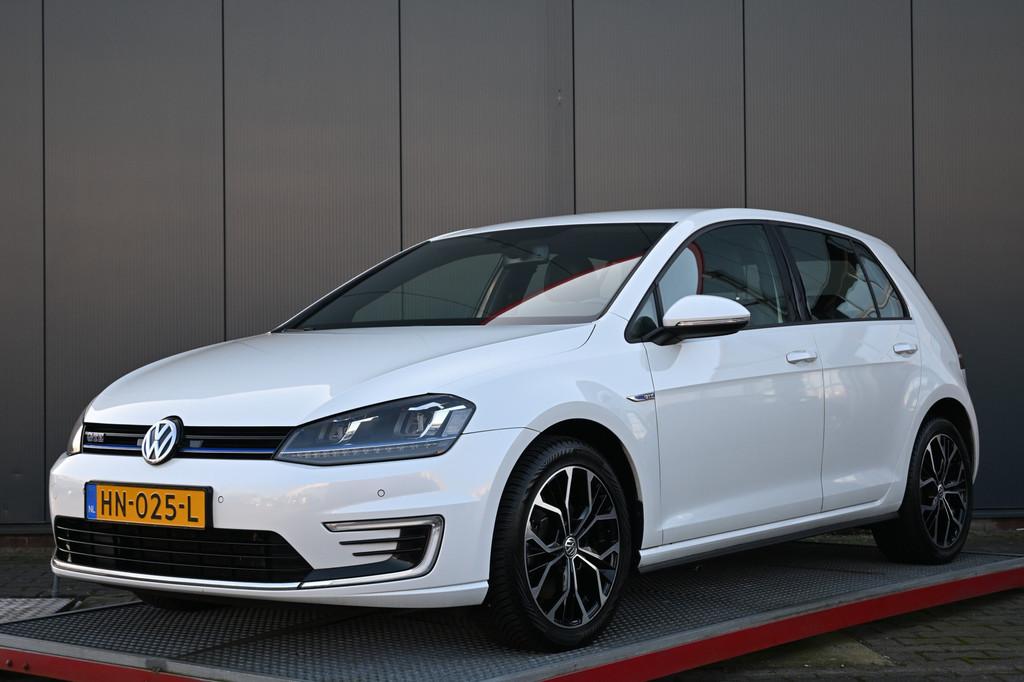 Volkswagen Golf 1.4 TSI GTE leer carplay (bj 2015), Gebruikt, 4 cilinders, Wit, 1499 kg
