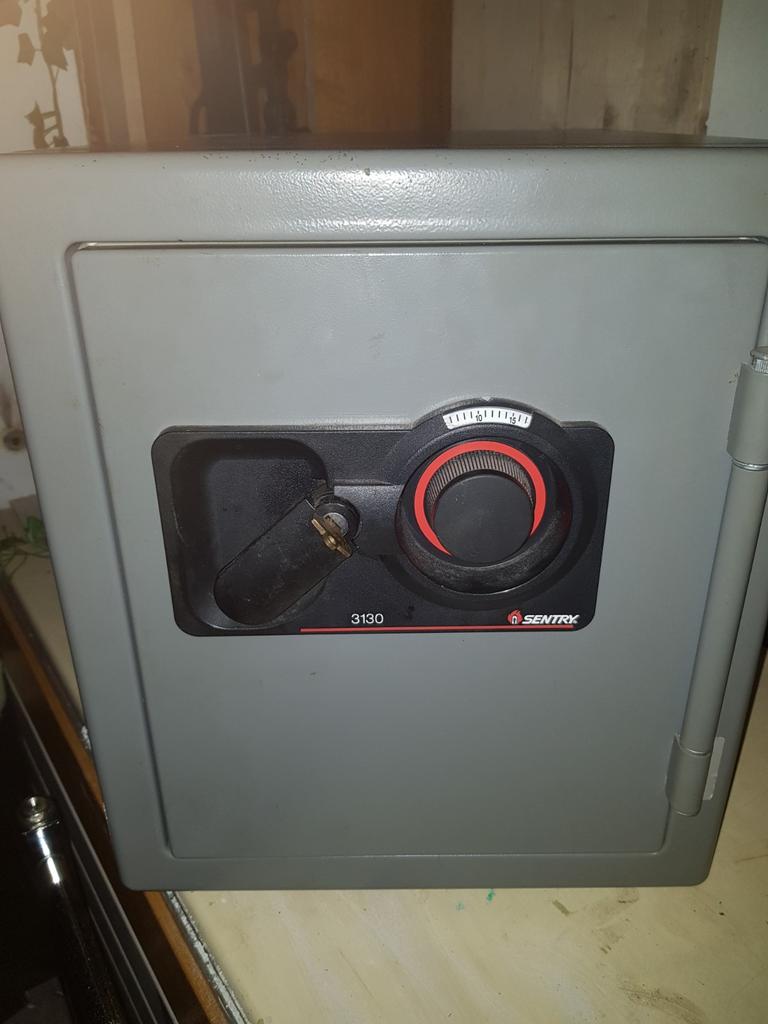 Kluis met sleutel en cijferslot, Ophalen of Verzenden