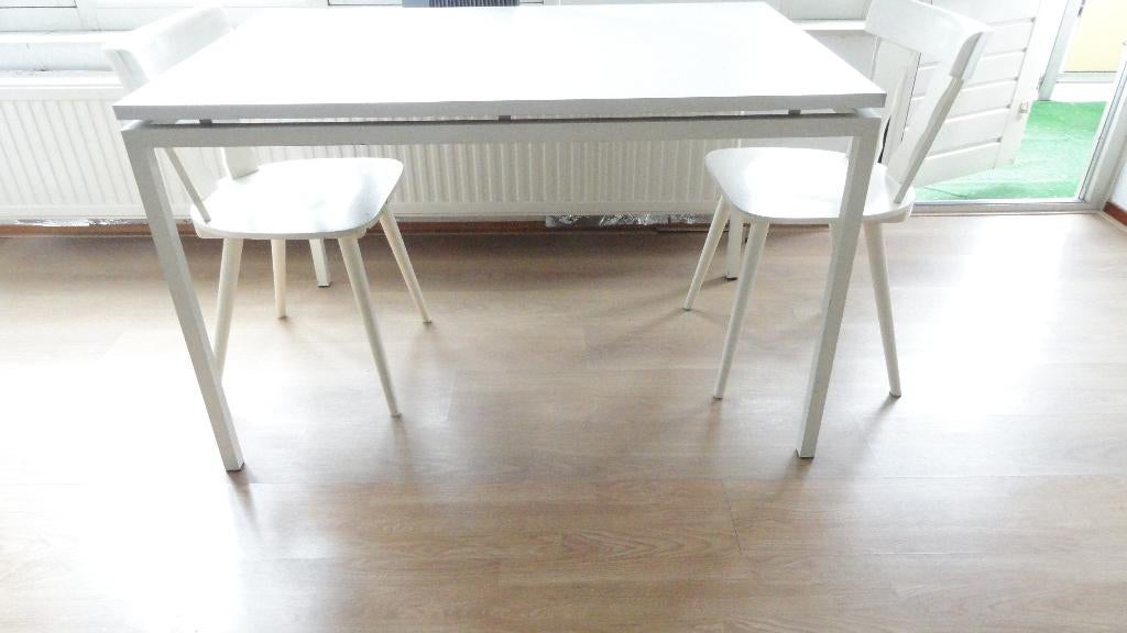 Gratis af te halen witte tafel met 2 stoelen, Gebruikt, 100 tot 150 cm, 50 tot 100 cm, Rechthoekig