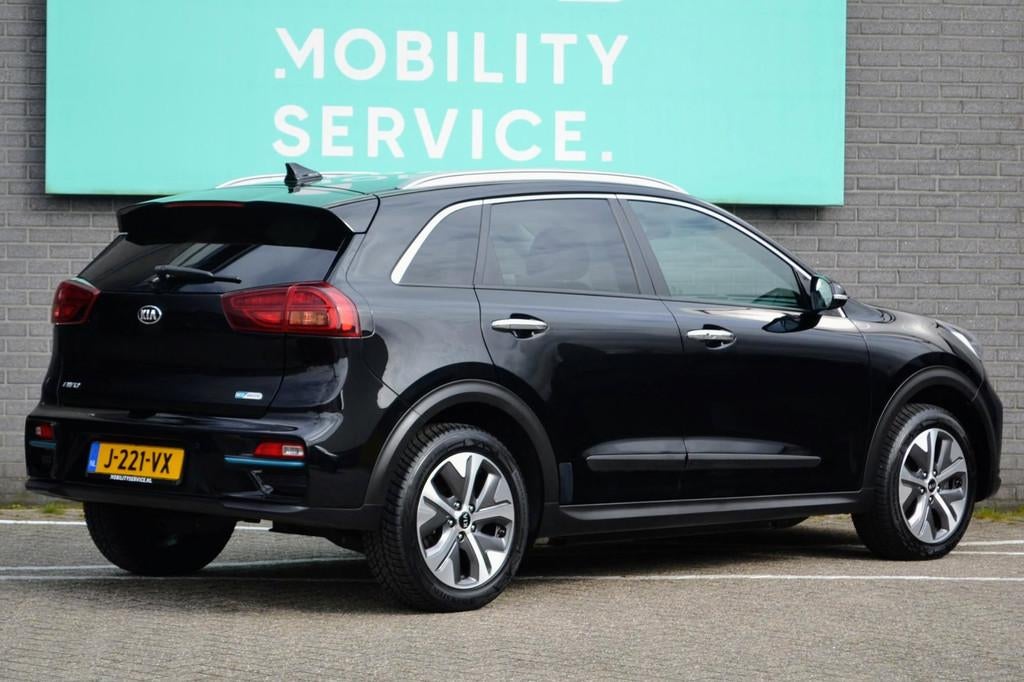 Kia E-Niro ExecutiveLine 64 kWh SOH95% 3F Clima CarPlay LED, Gebruikt, 1712 kg, Zwart, 1066 min