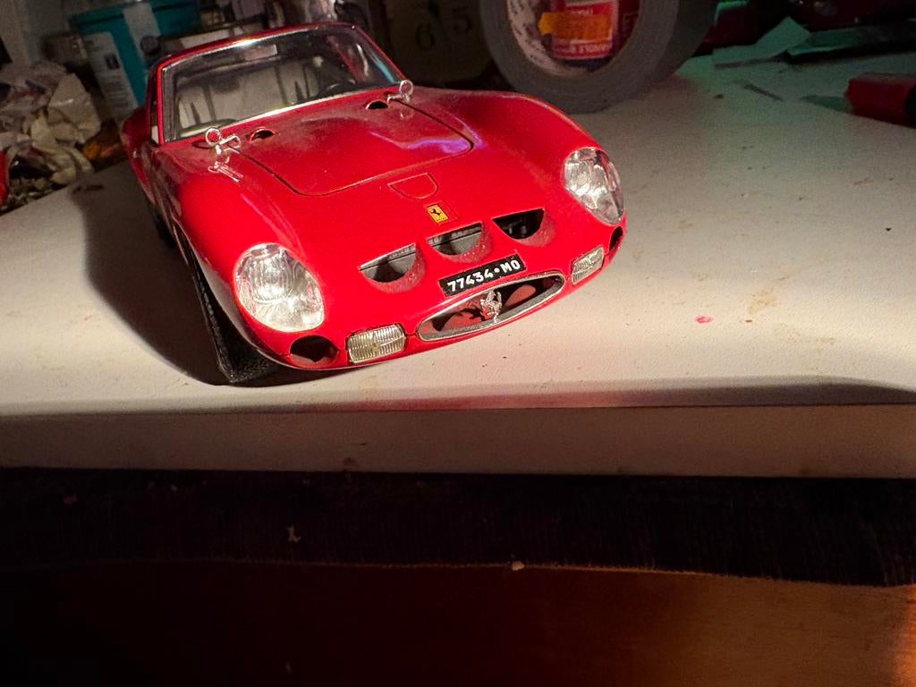 Ferrari.  GTO.    1962.        Burago, Hobby en Vrije tijd, Modelauto's | 1:18, Ophalen of Verzenden, Zo goed als nieuw, Bburago