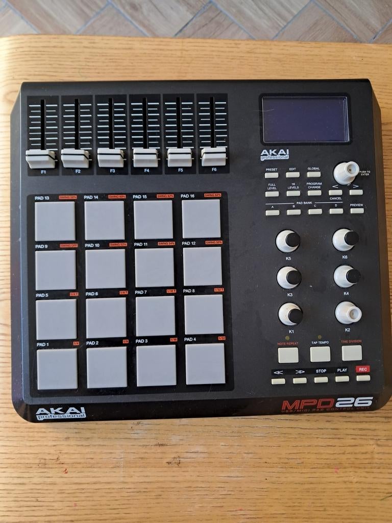Akai Professional MPD26 MIDI Pad Controller, Ophalen, Gebruikt