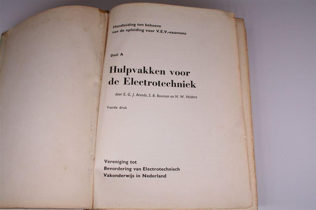 Hulpvakken voor de Elektrotechniek [1955] — Leerboek V.EV, Boeken, Techniek, Ophalen of Verzenden, Gelezen, Bouwkunde