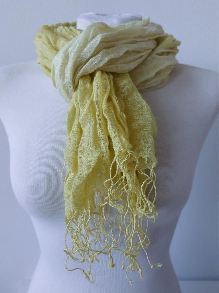Opengewerkt linnen sjaaltje groengeel, Kleding | Dames, Mutsen, Sjaals en Handschoenen, Ophalen of Verzenden, Nieuw, Sjaal