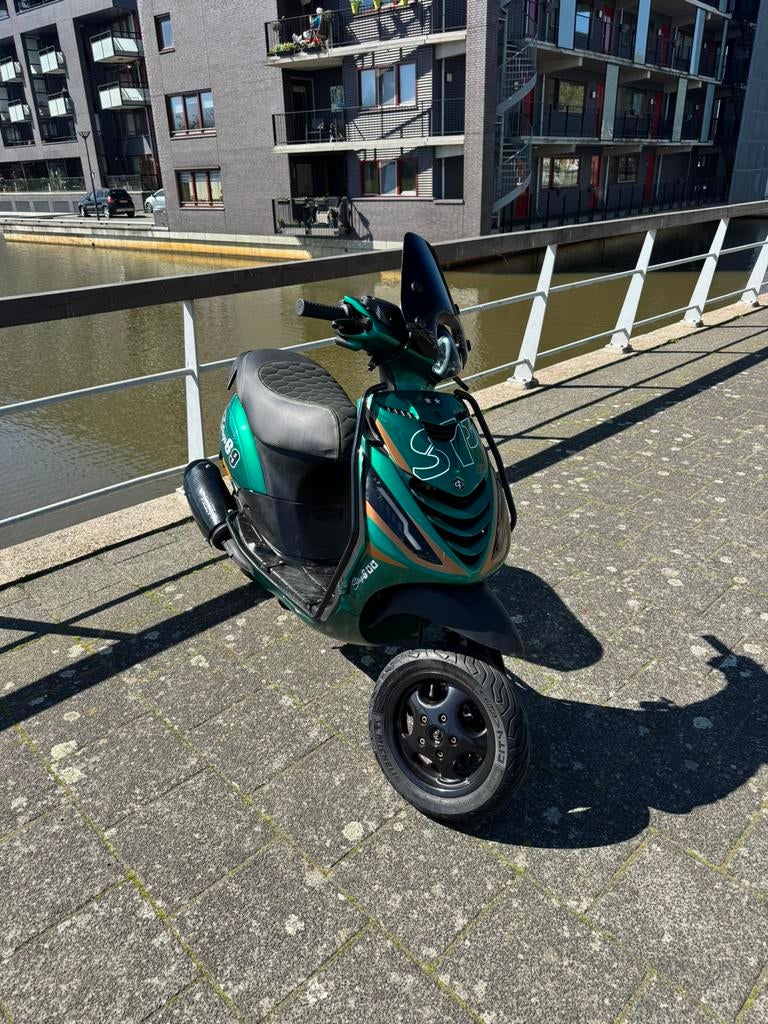 Piaggio zip 125, Fietsen en Brommers, Brommeronderdelen | Scooters, Ophalen, Zo goed als nieuw, Blok, Piaggio