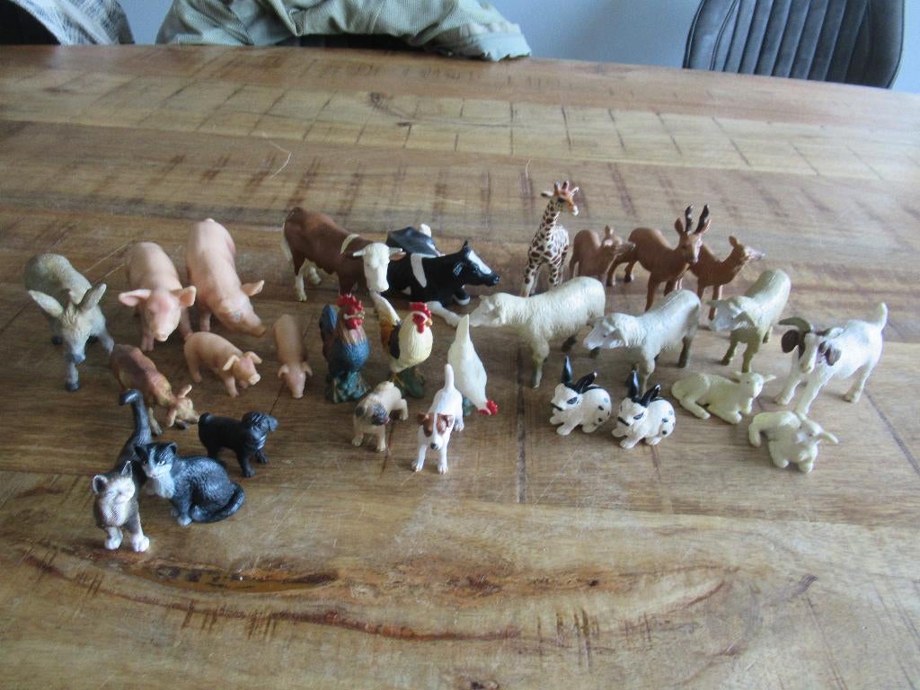 28 verschillende Schleich dieren. Varken kip koe giraf beer, Ophalen of Verzenden, Zo goed als nieuw, Overige soorten, Beeldje of Figuurtje