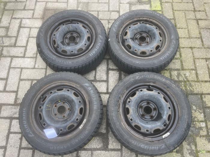 Velgen set + winterbanden van een Volkswagen Polo, Gebruikt, -, Verzenden, -