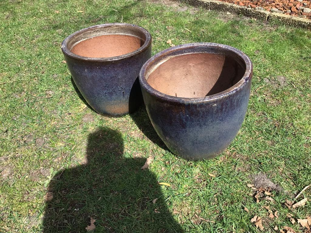 Twee grote bloempotten, Tuin en Terras, Bloempotten, Ophalen, Kunststof, 40 cm of meer, Rond