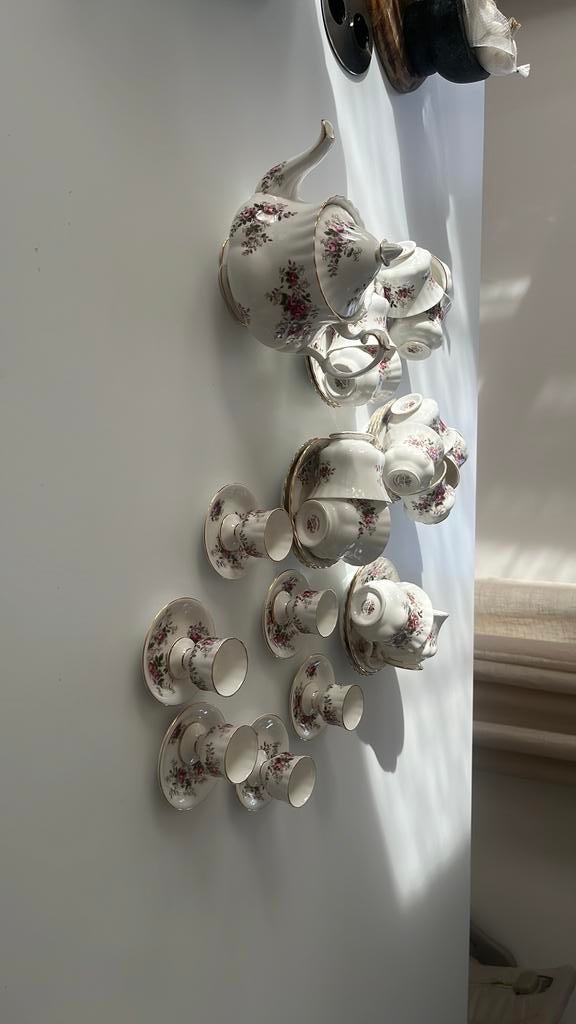 Royal Albert  lavender Rose, Ophalen, Zo goed als nieuw