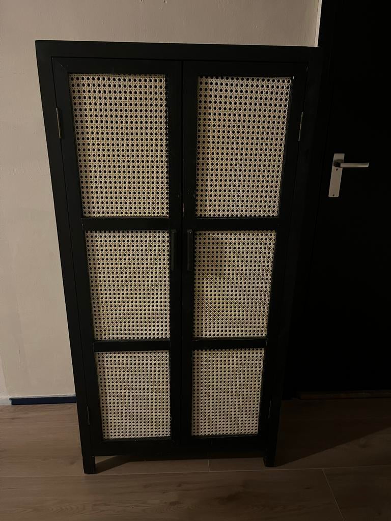 Rotan zwarte kast 140x70x30cm, Ophalen, Gebruikt