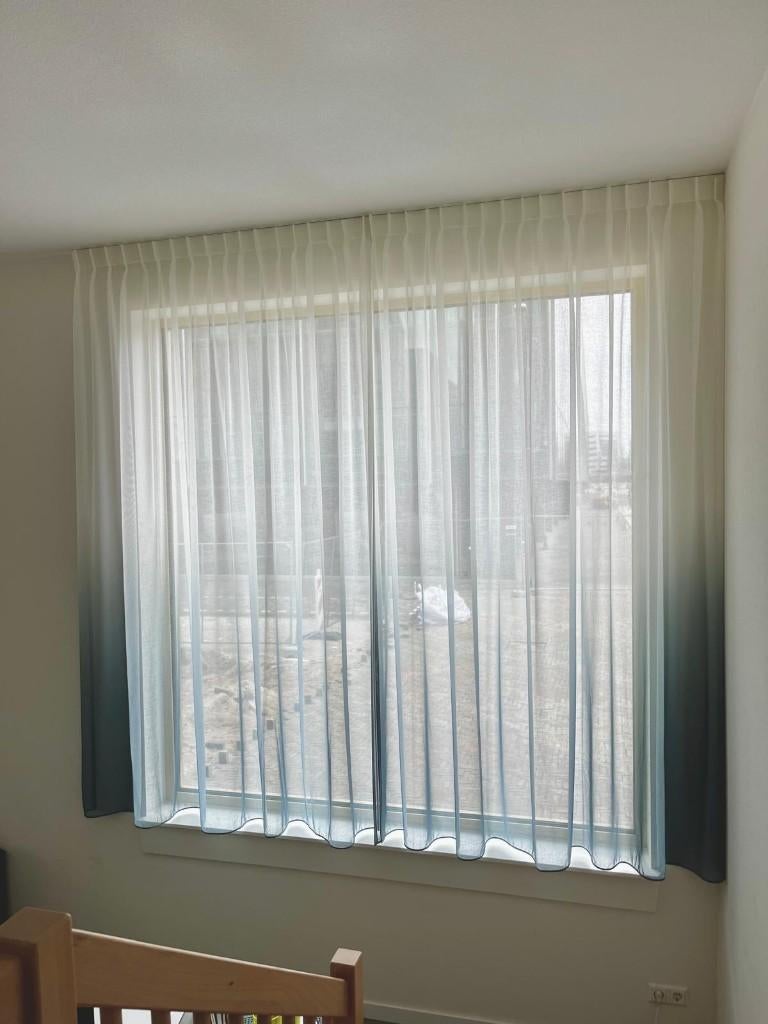 Beautiful white to blue curtains - long, Gradient, 150 tot 200 cm, Ophalen of Verzenden, Zo goed als nieuw