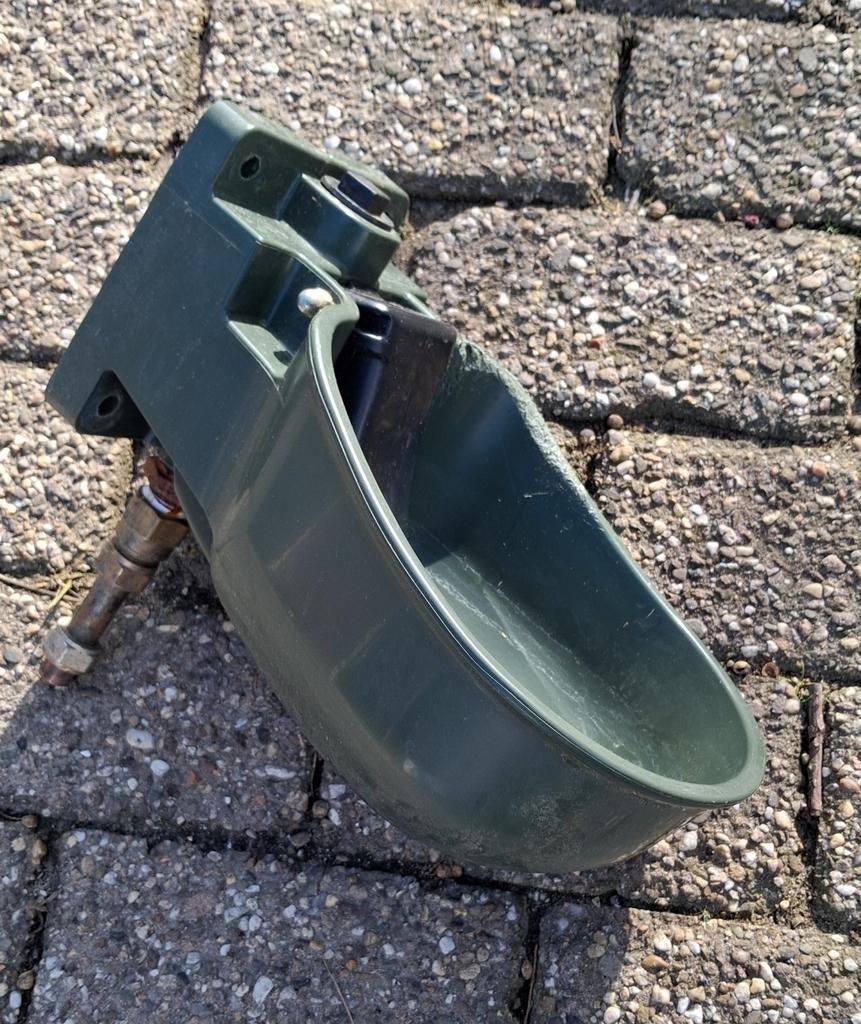 Paarden drinkbak, Ophalen