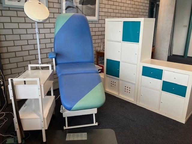 Pedicure stoel en kast