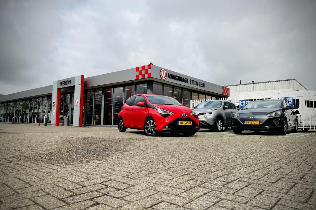 Toyota Aygo 1.0 VVT-i x-first | CAMERA | CARPLAY + ANDROID, 12 maanden, Stof, Gebruikt, Euro 6