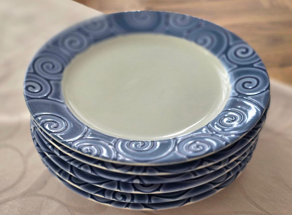 Borden van porselein (Patra) Thailand, Ophalen of Verzenden, Porselein, Overige stijlen, Bord(en)