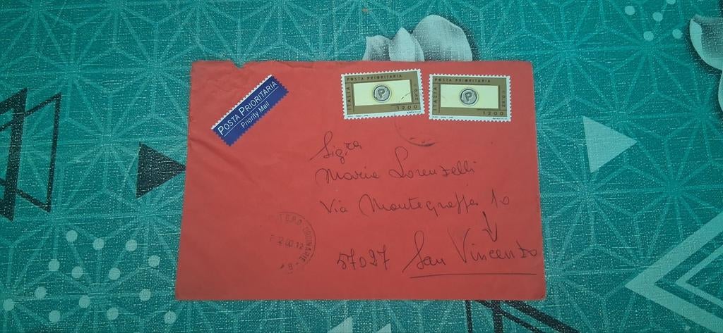 Italiaanse envelop met postzegels en stempel, Ophalen of Verzenden, 1980 tot heden