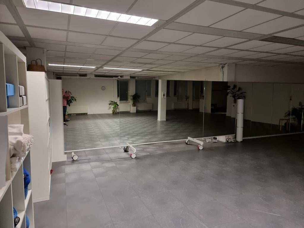 5 meter brede verrijdbare spiegel, Ophalen, 125 cm of meer, Zo goed als nieuw, 150 tot 200 cm