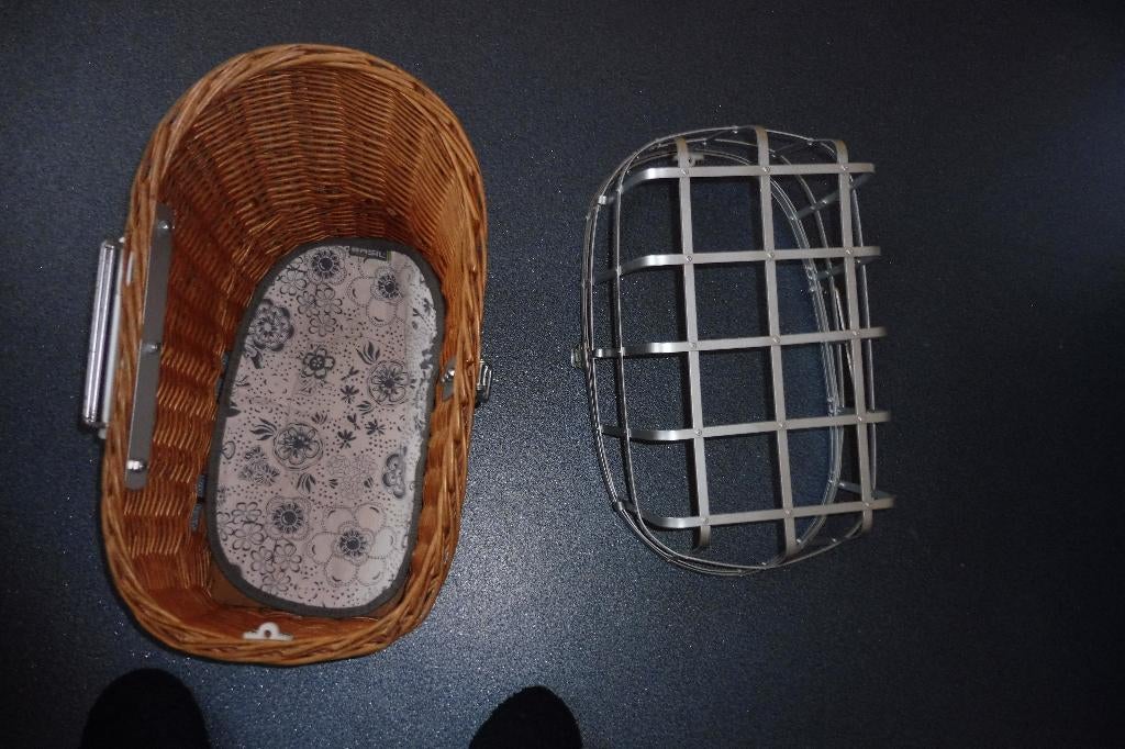 Te koop grote hondenmand voor achterop, Ophalen, Gebruikt, Riet