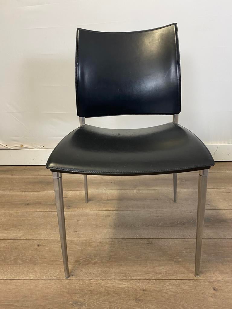 Desalto eetkamerstoel zwart tuigleer/ poten gepolijst alu., Ophalen, Zo goed als nieuw, Zwart, Eén