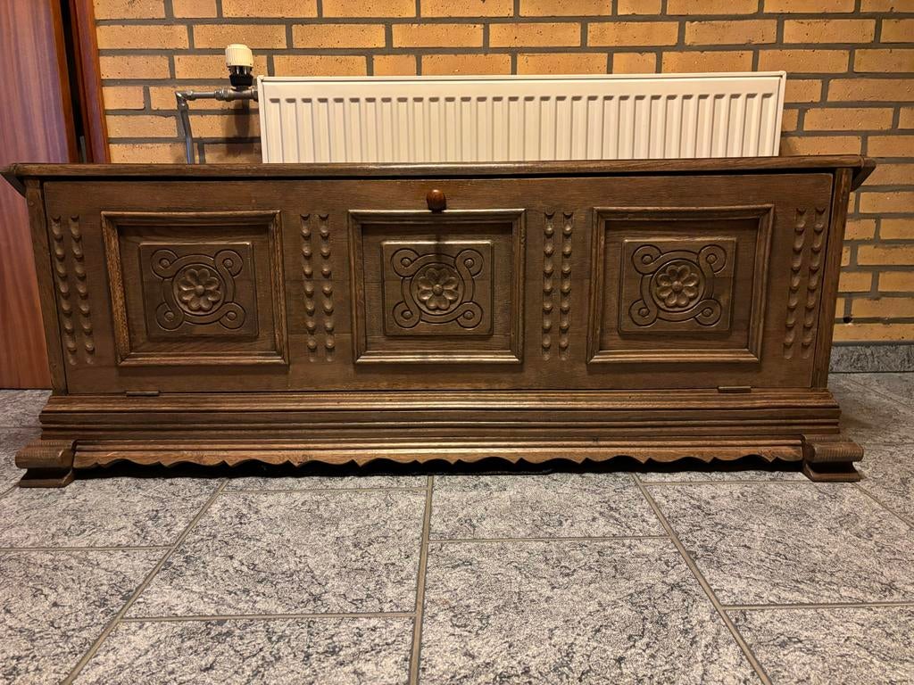 eiken opbergkist in oud-Hollandse stijl handgesneden bloemen, Ophalen