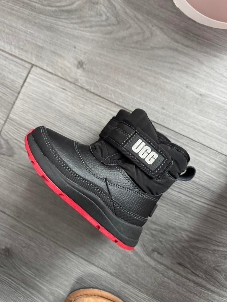 Uggs winterboots 23.5, Ophalen of Verzenden, Nieuw, Jongetje of Meisje, Schoentjes