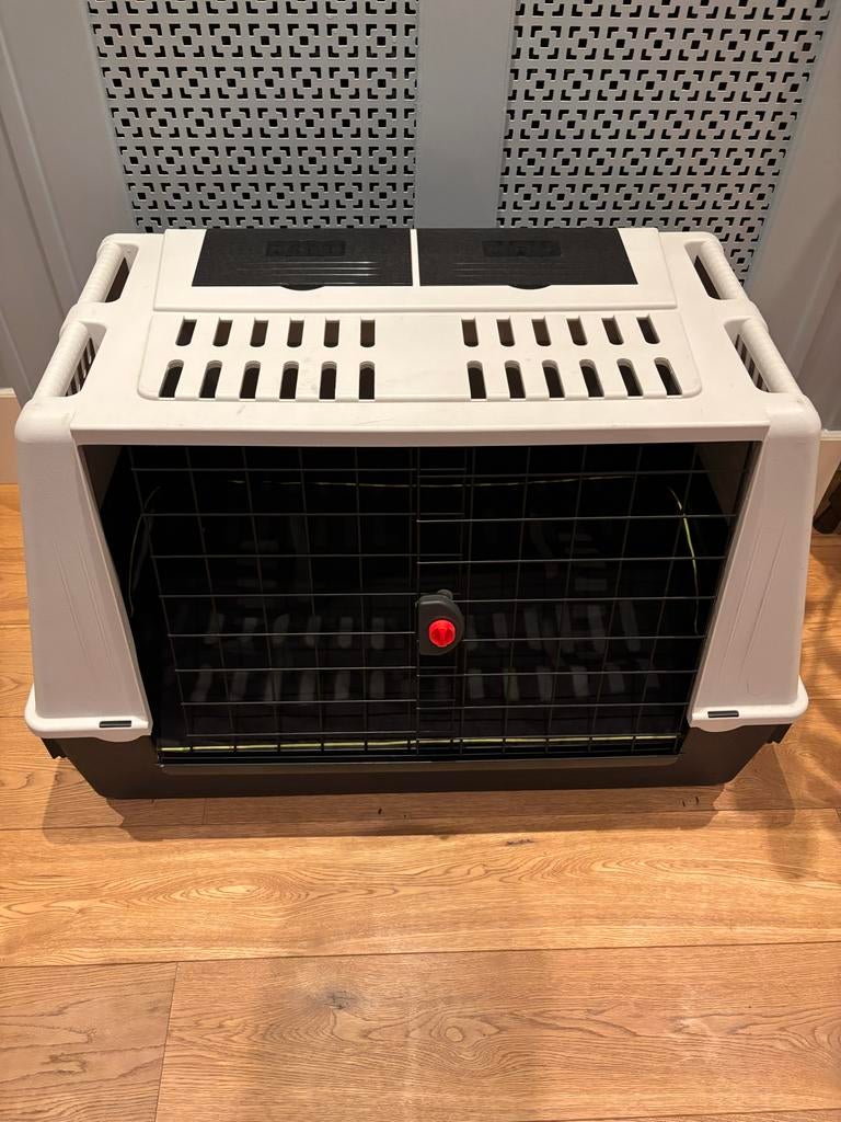 Bench/ mand hond Ferplast 100 met bijpassend kussen, Ophalen, Zo goed als nieuw