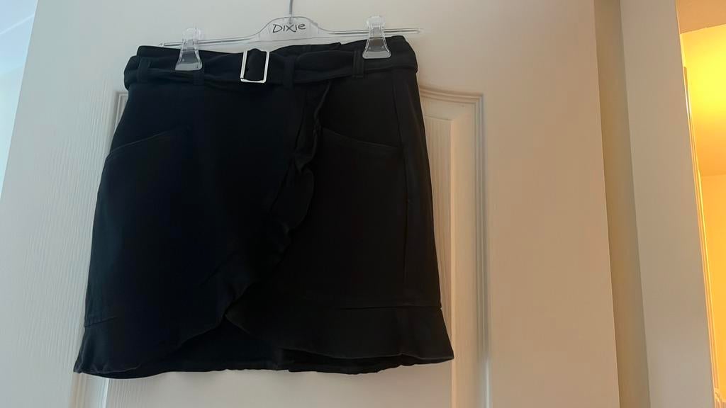 Zwart rokje met ceintuur, Maat 38/40 (M), Zwart, Ophalen of Verzenden, Zo goed als nieuw