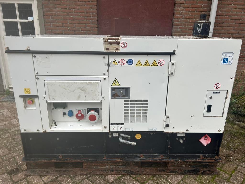 Kubota V3300 30 kVA aggregaat super stil rental !, Dieselolie, Geluidgedempt, Ophalen of Verzenden, Zo goed als nieuw
