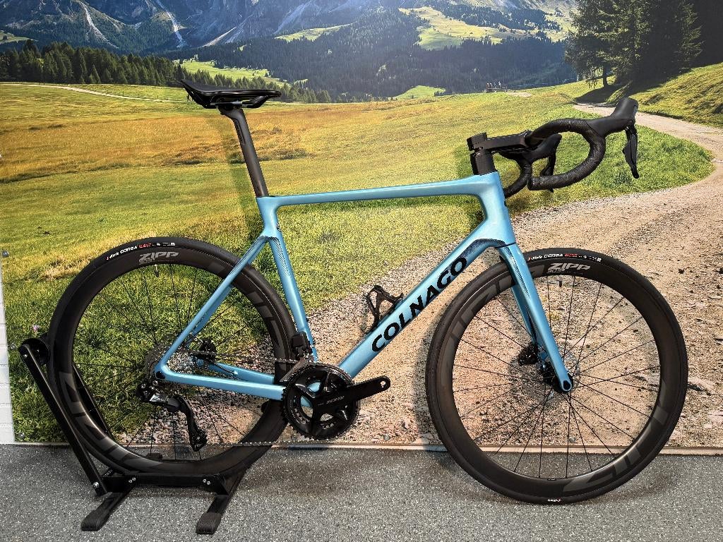 * Colnago * V4 Disc 550/59cm VDBL 105 DI2 Zipp 303s € 4899,-