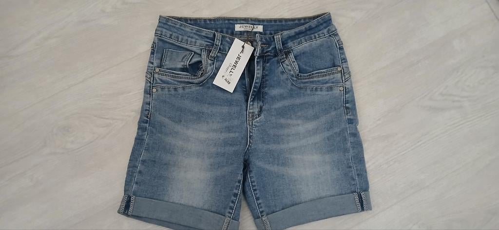 Nieuwe korte zomer jeans jewelly mt xs/34, Ophalen of Verzenden, Nieuw, Blauw, W27 (confectie 34) of kleiner