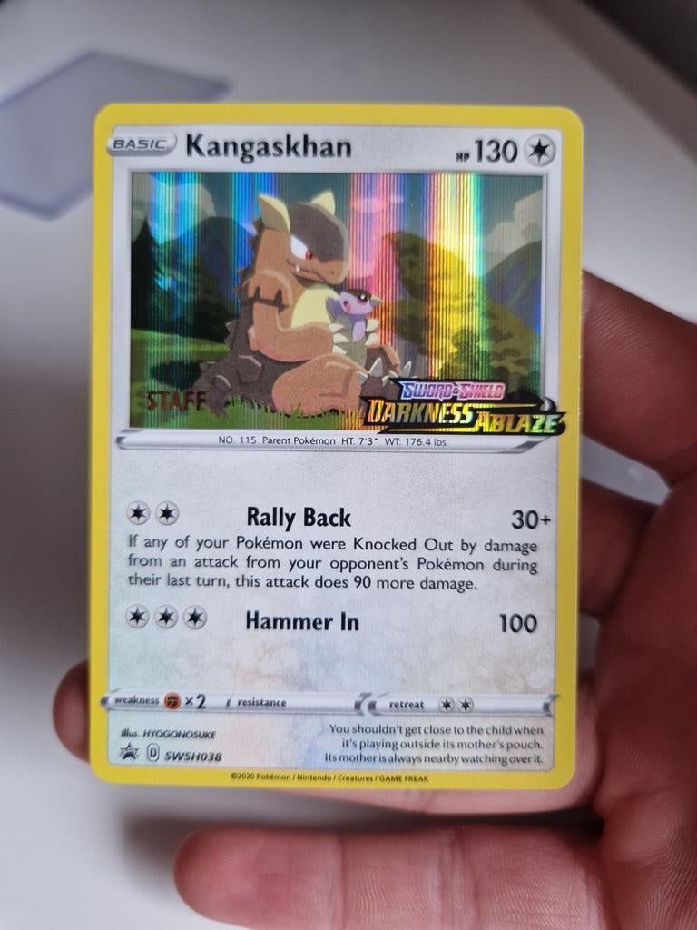 Kangaskhan staff swsh038, Hobby en Vrije tijd, Verzamelkaartspellen | Pokémon, Ophalen of Verzenden, Nieuw, Losse kaart