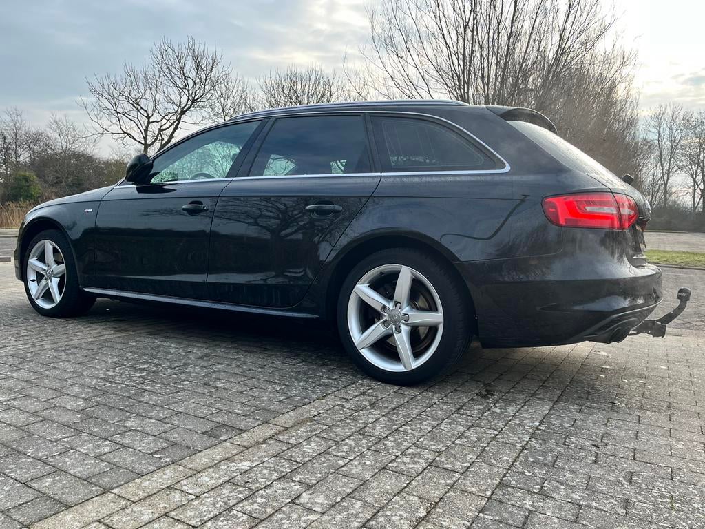 Audi A4 Avant S line (apk tot 14-02-‘27), Voorwielaandrijving, Zwart, A4, Zwart