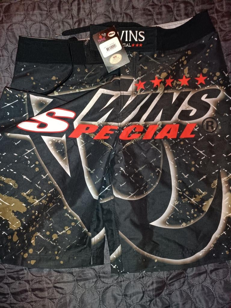 kickboks/ MMA (korte) trainingsbroek van het merk Twins.
XL, Maat XL, Ophalen of Verzenden, Zo goed als nieuw, Overige