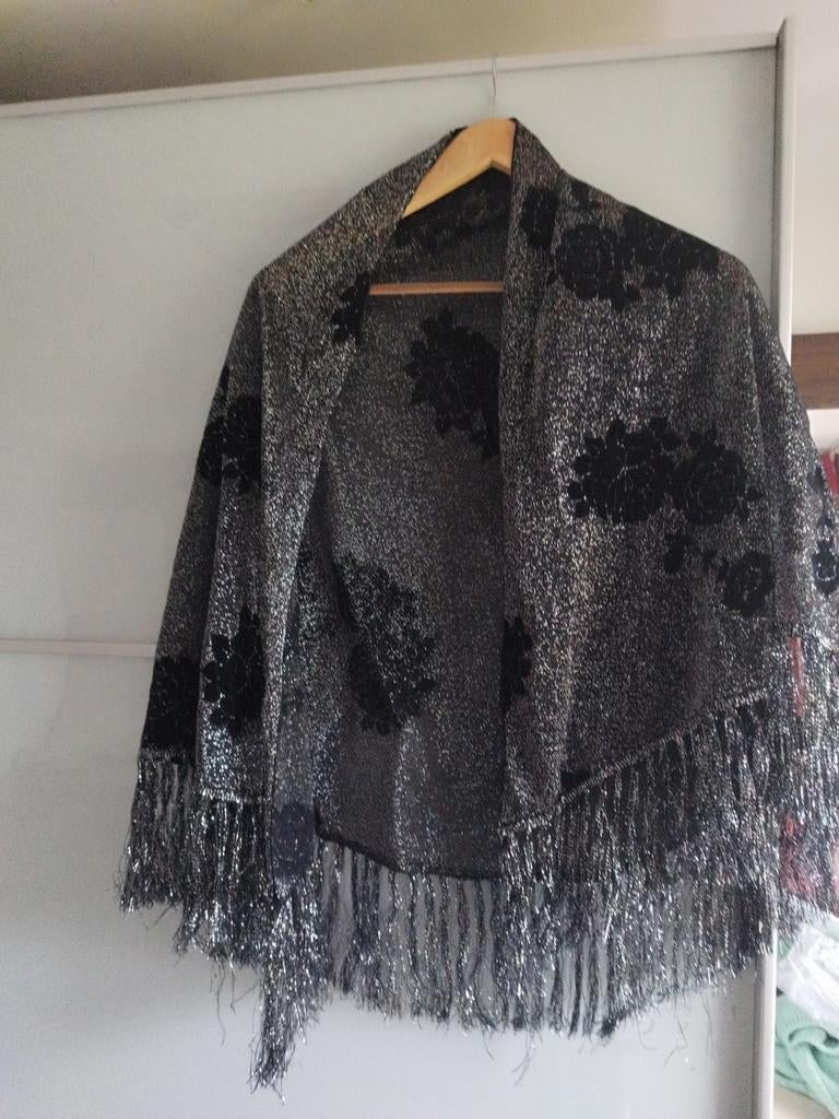 Omslagdoek/sjaal boerenbruiloft, Carnaval, Maat 46/48 (XL) of groter, Ophalen of Verzenden, Zo goed als nieuw