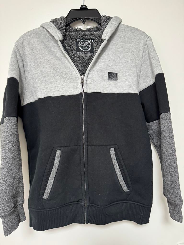 Varme vest met capuchon, Kinderen en Baby's, Kinderkleding | Maat 164, Ophalen of Verzenden, Gebruikt, Jongen of Meisje, Trui of Vest